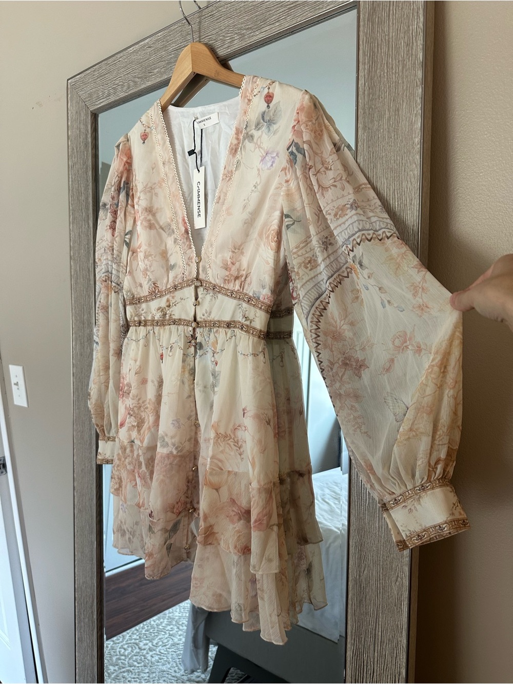 COMMENSE Ivory Button Front Floral Long Sheer Sleeve Mini Dress NWT Size Small - Picture 3 of 5